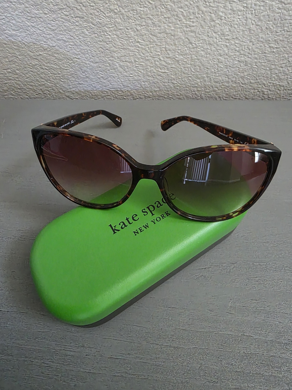 kate Spade Sunglasses - Picture 4 of 9